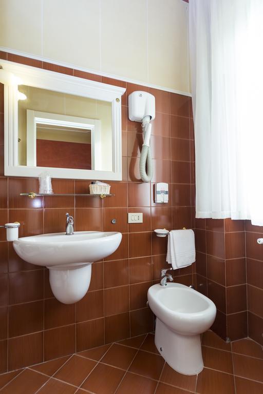 ליבורנו Hotel Gennarino חדר תמונה