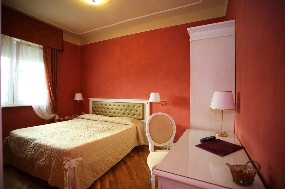 ליבורנו Hotel Gennarino מראה חיצוני תמונה