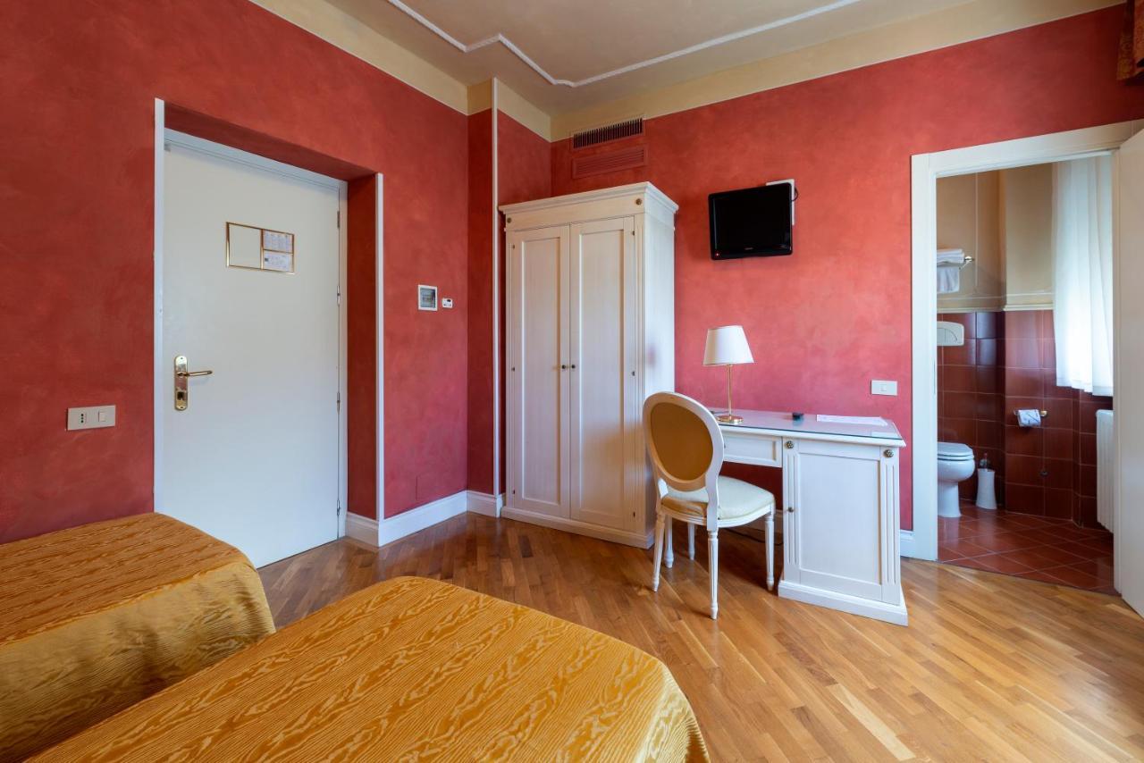 ליבורנו Hotel Gennarino מראה חיצוני תמונה